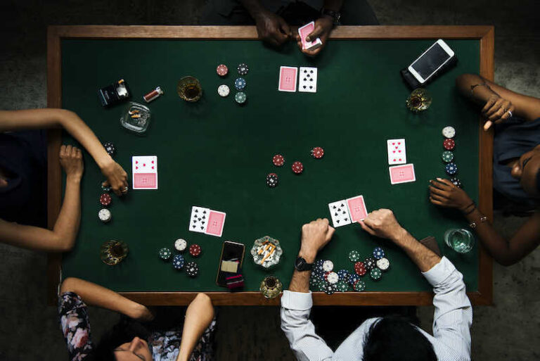 Cùng tìm hiểu các vị trí trong Poker từ mọi góc độ